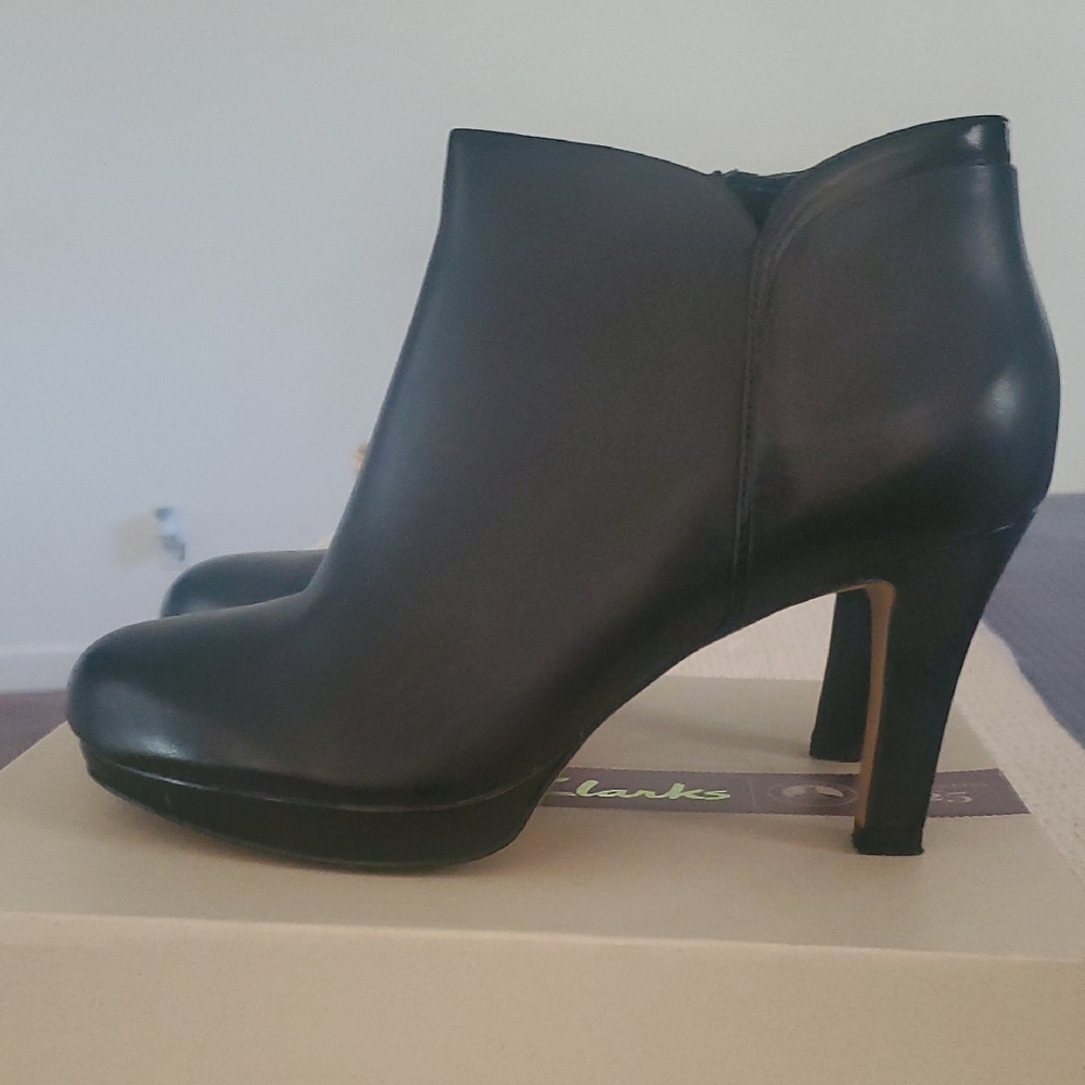 Clarks Women's Sleek Black Ankle Booties